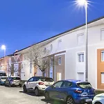 Sweetly Isatis De Aparthotel