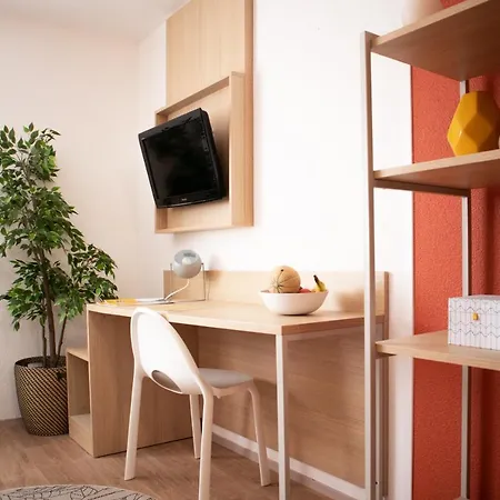 Sweetly Isatis Aparthotel *