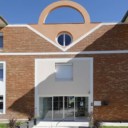 Sweetly Isatis De Aparthotel 3*